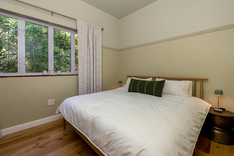 2 Bedroom Property for Sale in Sea Point Western Cape